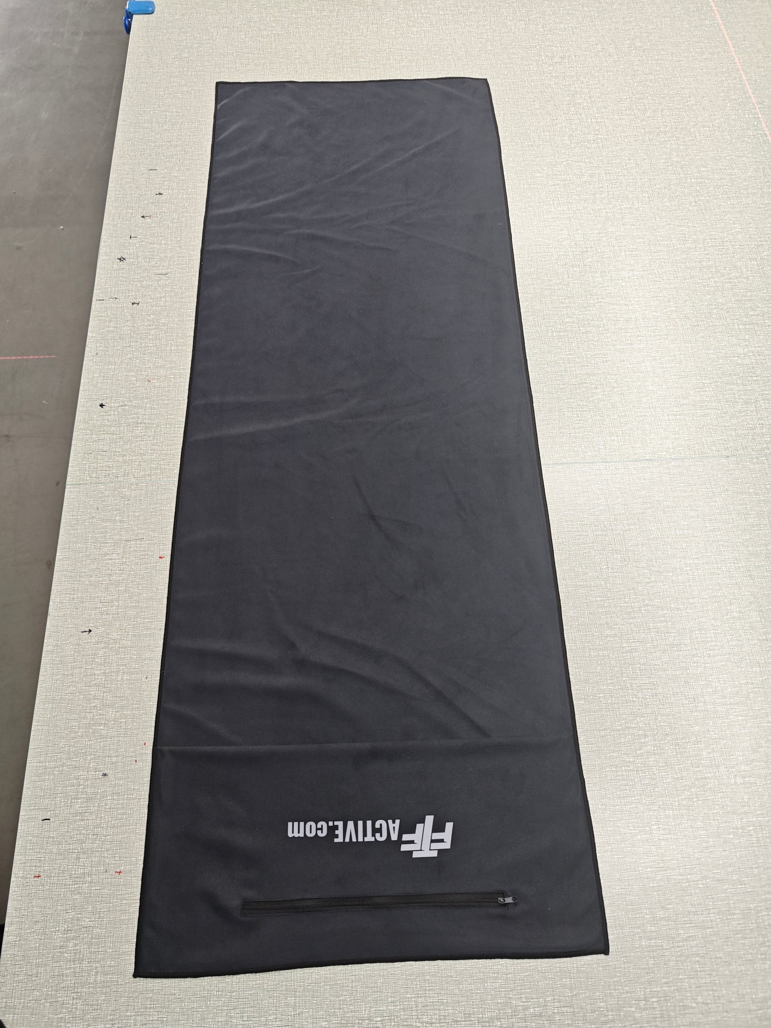 BenchLock™ Hooded Gym Towel – Extra-Large Microfibre Suede with Zipper Pocket