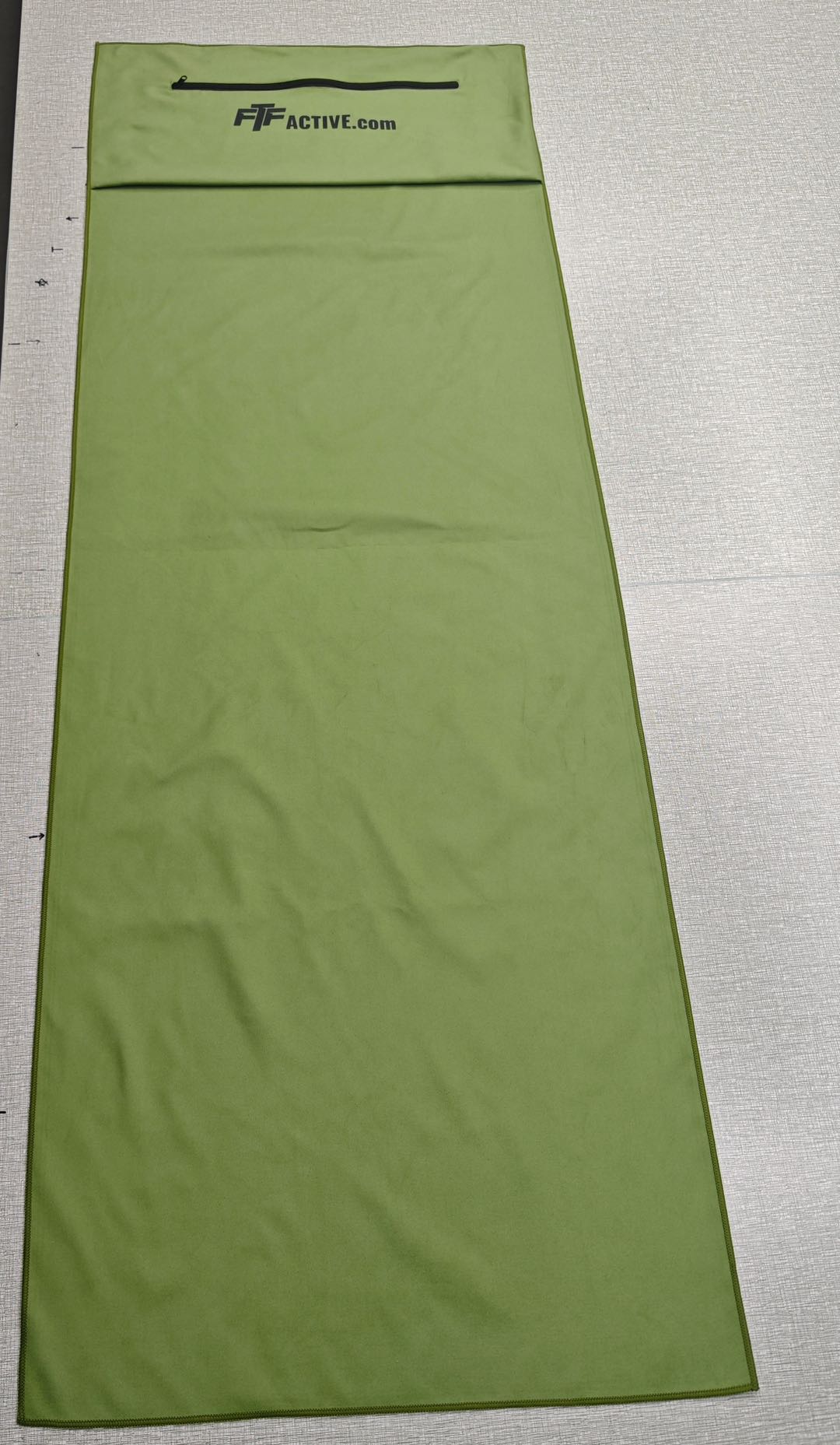 BenchLock™ Hooded Gym Towel – Extra-Large Microfibre Suede with Zipper Pocket