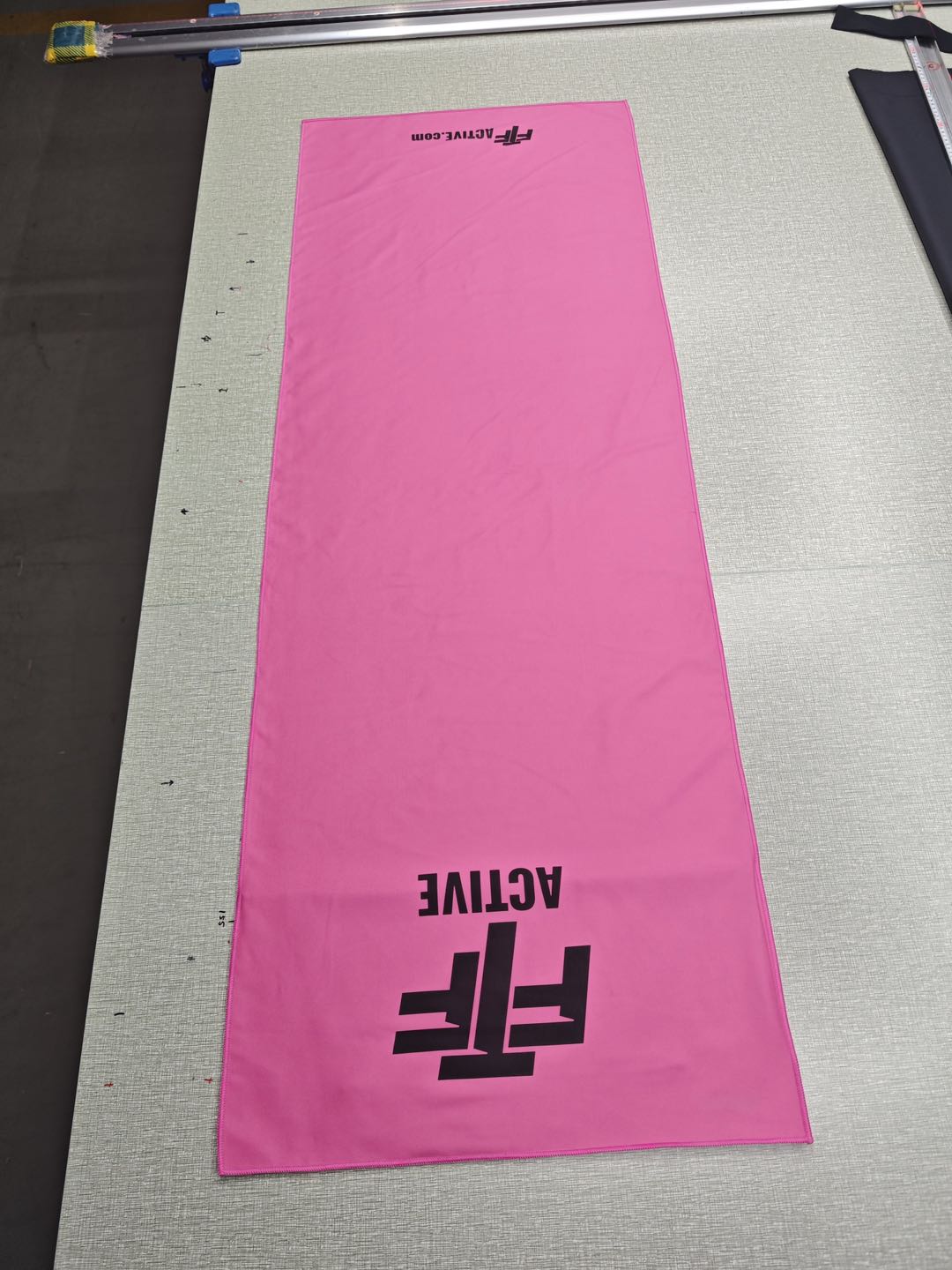 BenchLock™ Hooded Gym Towel – Extra-Large Microfibre Suede with Zipper Pocket