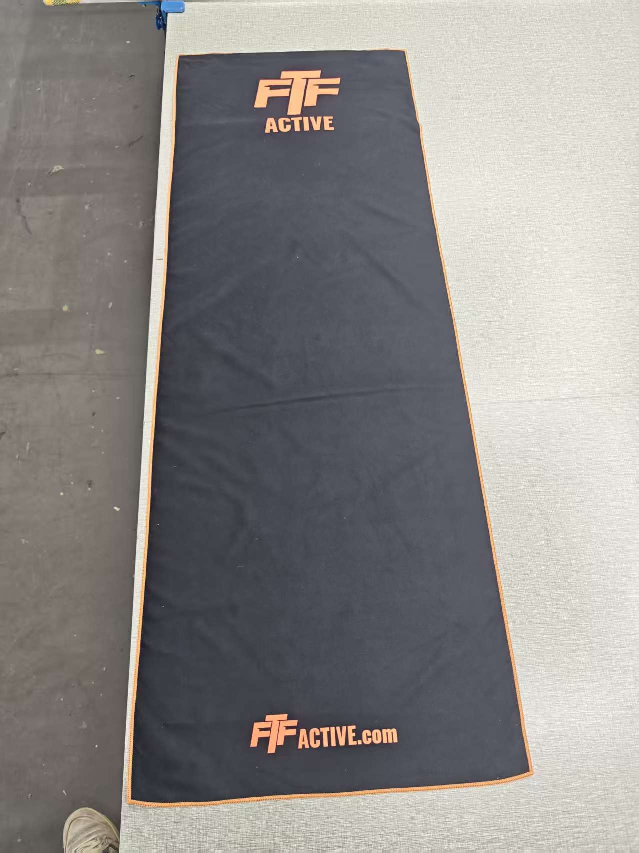 BenchLock™ Hooded Gym Towel – Extra-Large Microfibre Suede with Zipper Pocket