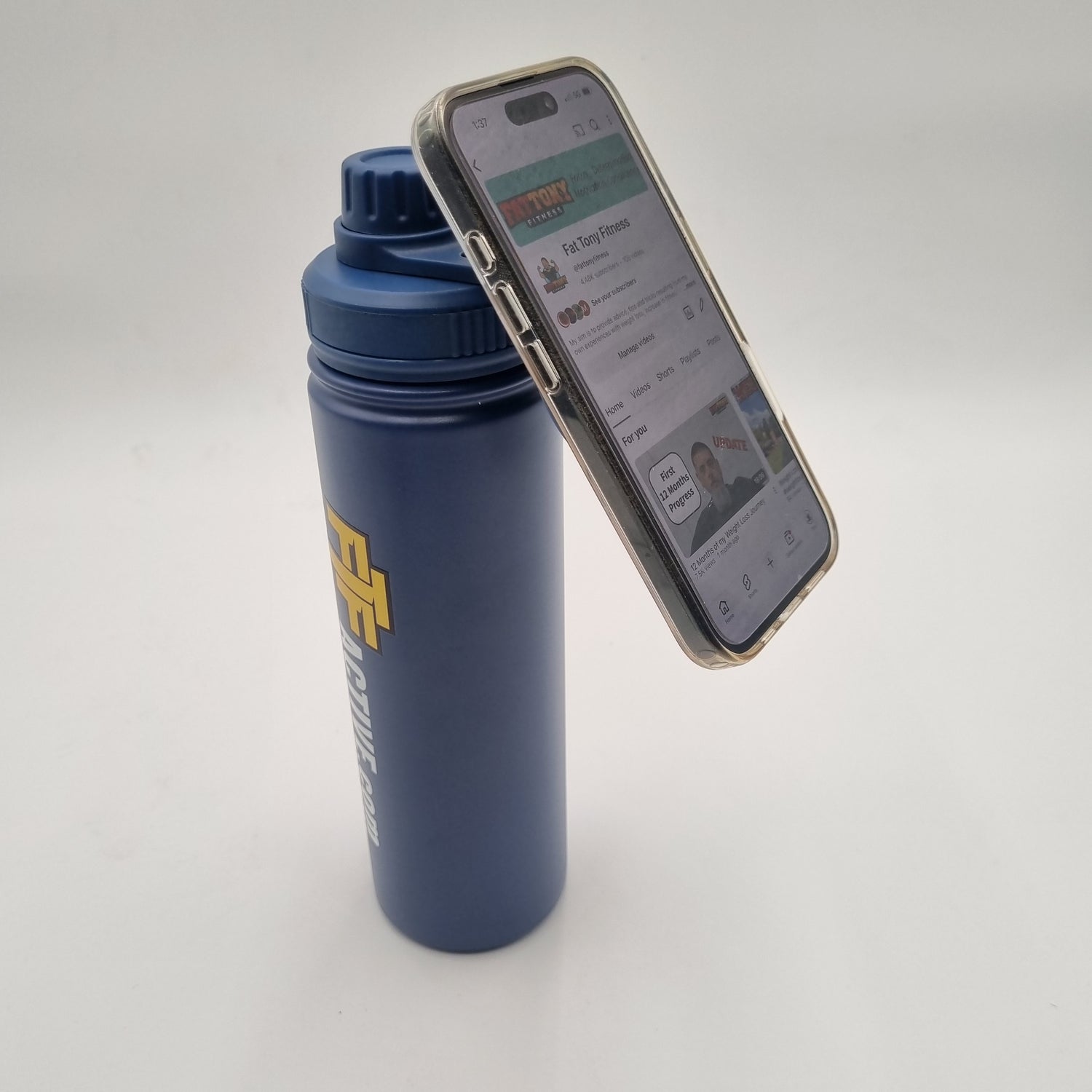 Magnetic Bottle – 700ml Stainless Steel with Phone Holder