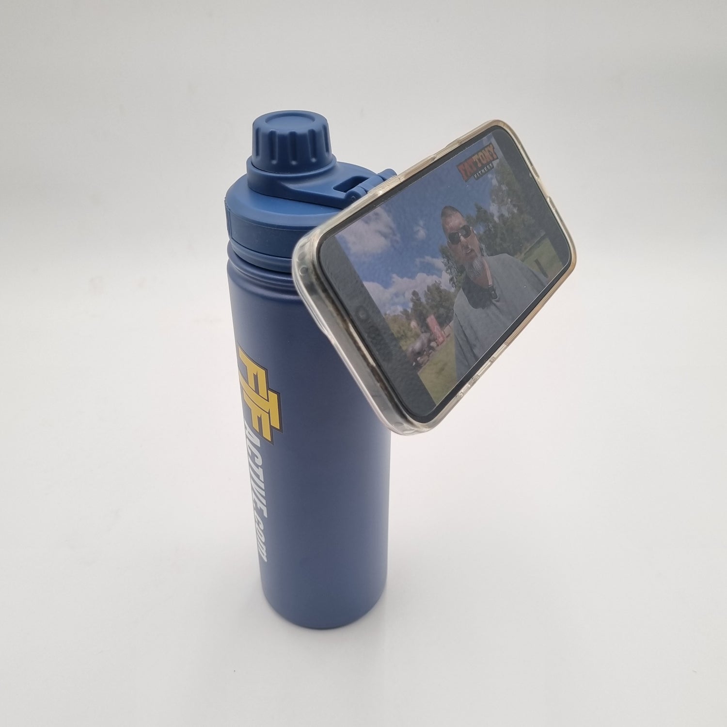 Magnetic Bottle – 700ml Stainless Steel with Phone Holder