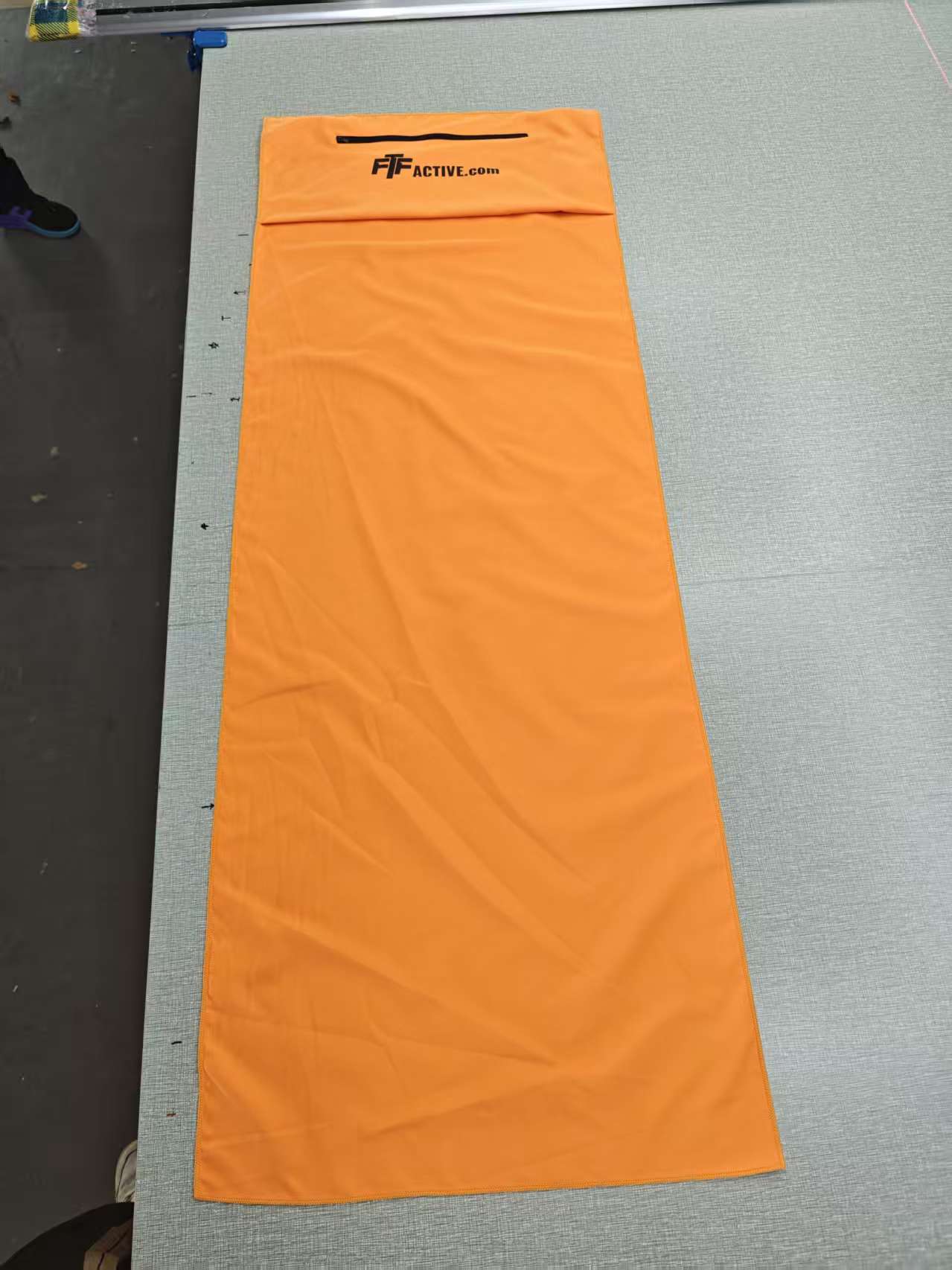 BenchLock™ Hooded Gym Towel – Extra-Large Microfibre Suede with Zipper Pocket