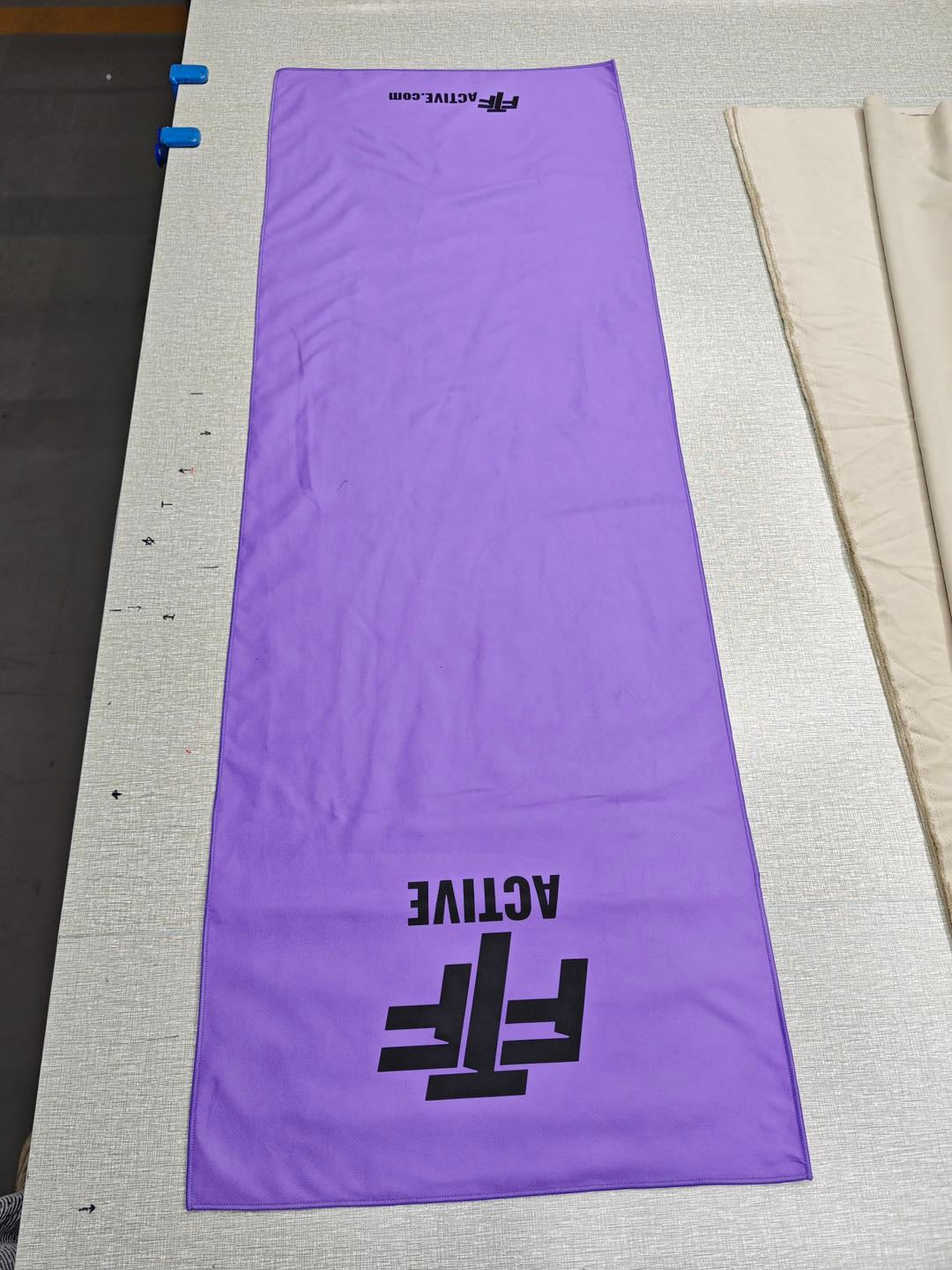 BenchLock™ Hooded Gym Towel – Extra-Large Microfibre Suede with Zipper Pocket