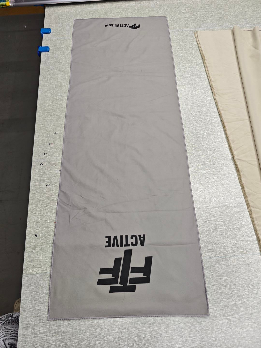 BenchLock™ Hooded Gym Towel – Extra-Large Microfibre Suede with Zipper Pocket