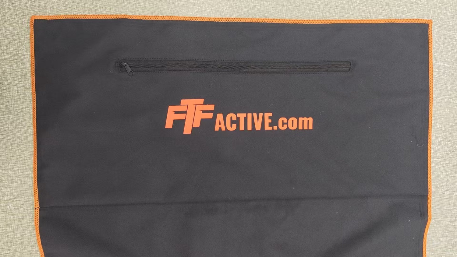 BenchLock™ Hooded Gym Towel – Extra-Large Microfibre Suede with Zipper Pocket