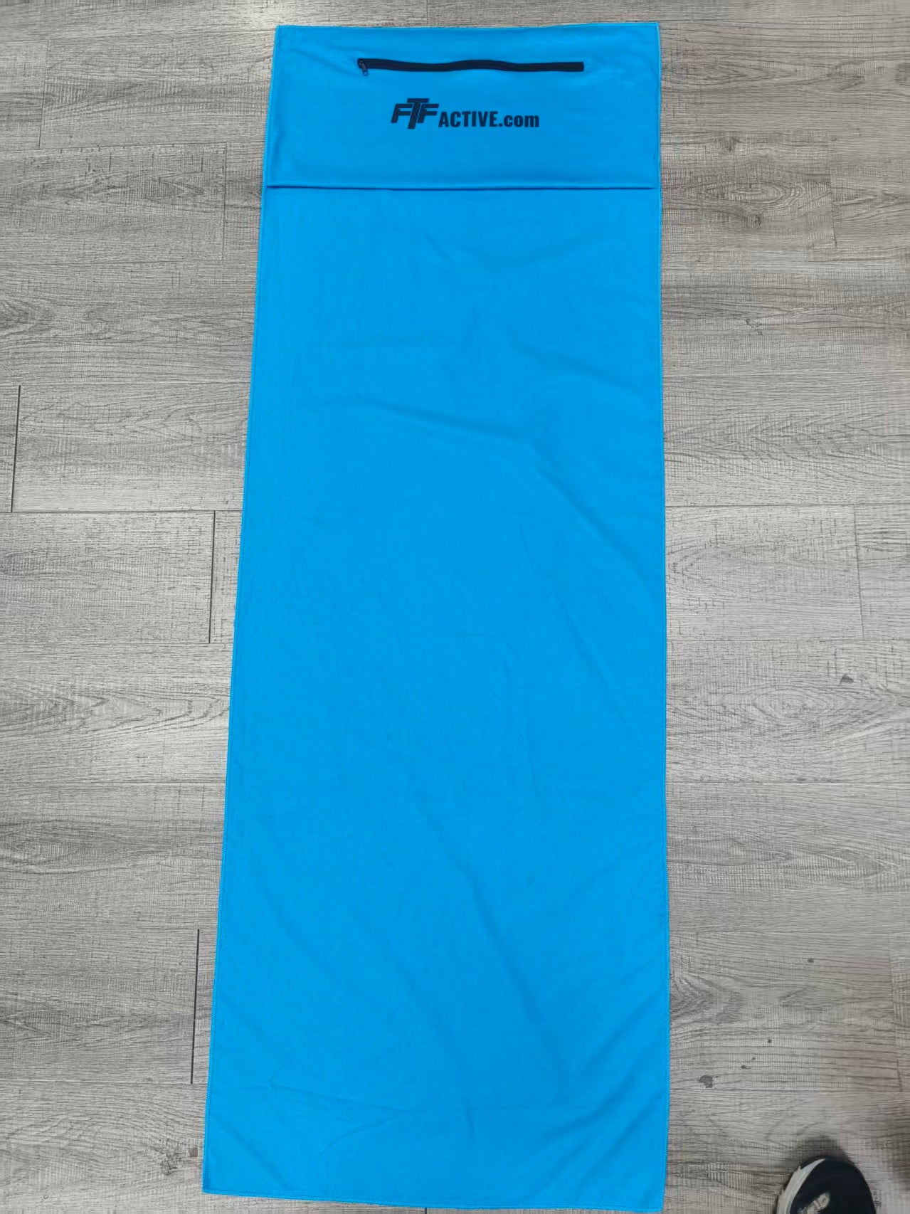 BenchLock™ Hooded Gym Towel – Extra-Large Microfibre Suede with Zipper Pocket